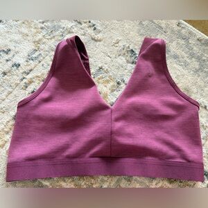 Nike Purple Seamless Sports Bra with Modern Design